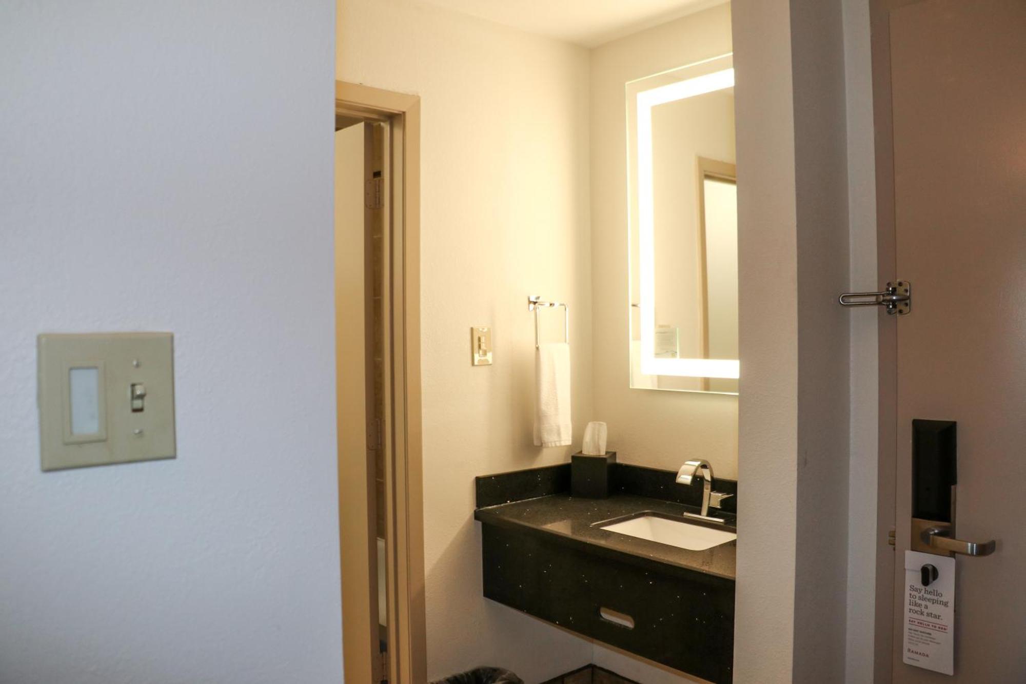 Queen Room with Two Queen Beds - Non-Smoking,1499534143:JPEG